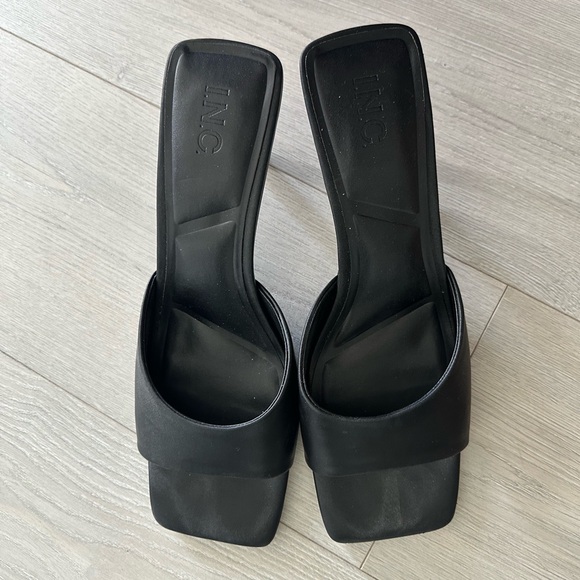 INC International Concepts Black Sandals with Open Back - Picture 2 of 5